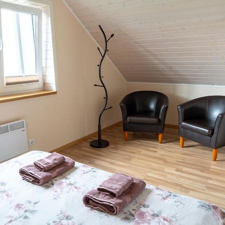 Cosy Family Guesthouse With Sauna And Garden Kuressaare Esterno foto